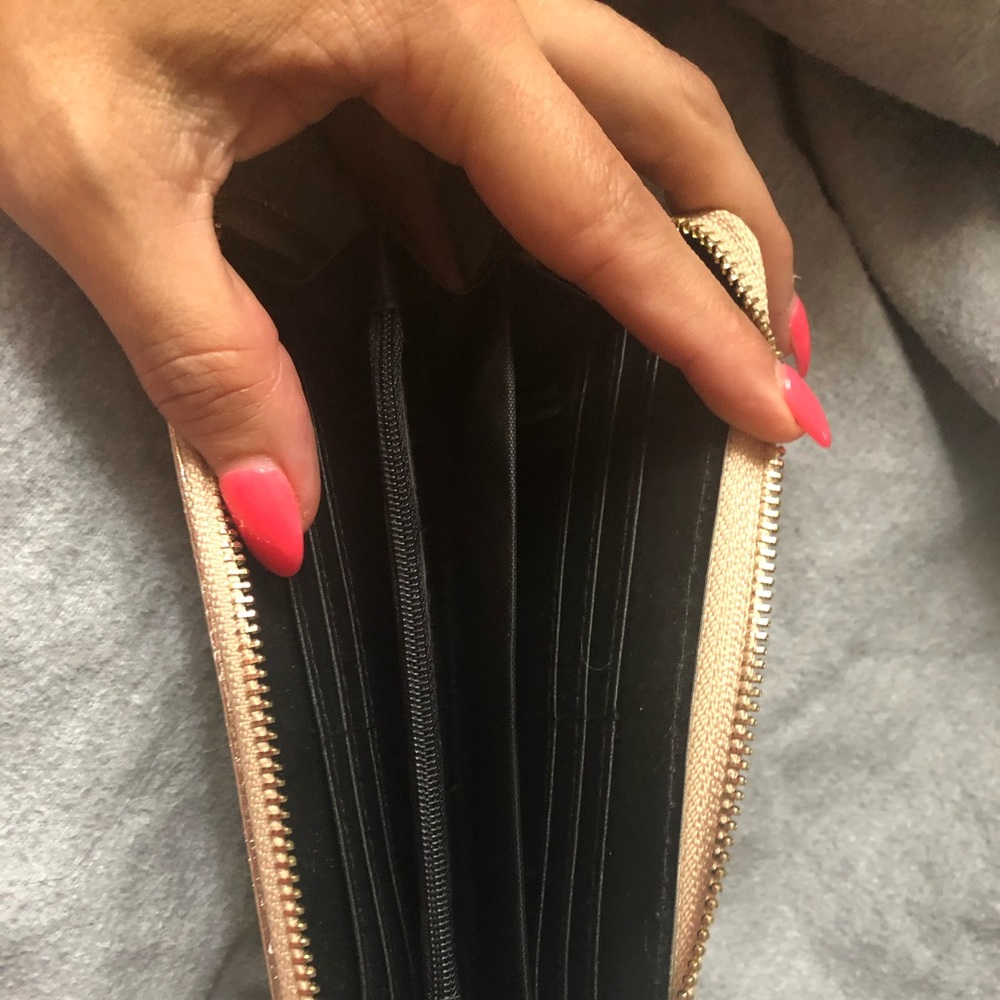 Gold Wallet - Picture 2 of 2